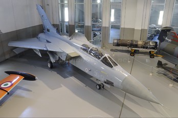 MM7210 - Italy - Air Force Panavia Tornado F.3