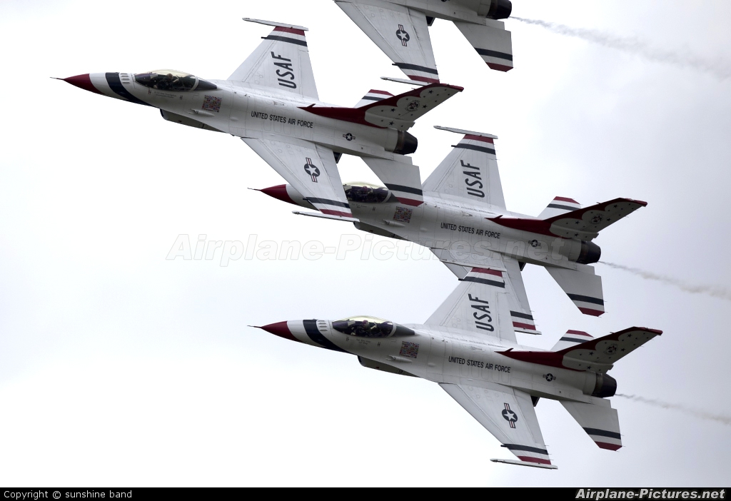 USA - Air Force : Thunderbirds 87-0319 aircraft at Waddington