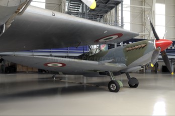 MK805 - Italy - Air Force Supermarine Spitfire Mk.IX