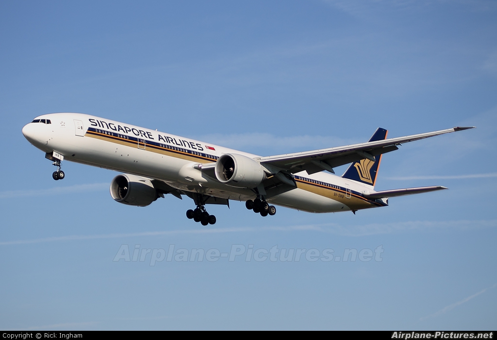 Singapore Airlines 9V-SWB aircraft at London - Heathrow