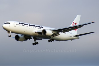 JA656J - JAL - Japan Airlines Boeing 767-300ER
