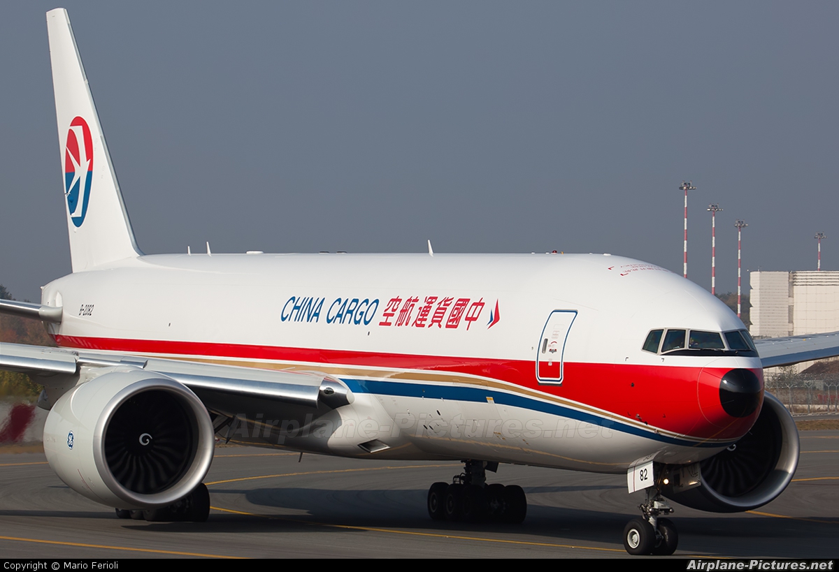 China Cargo B-2082 aircraft at Milan - Malpensa
