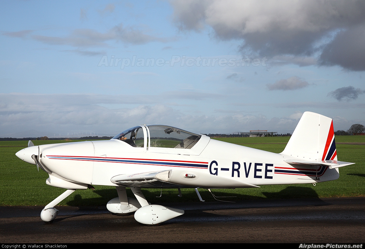 Private G-RVEE aircraft at Perth - Scone