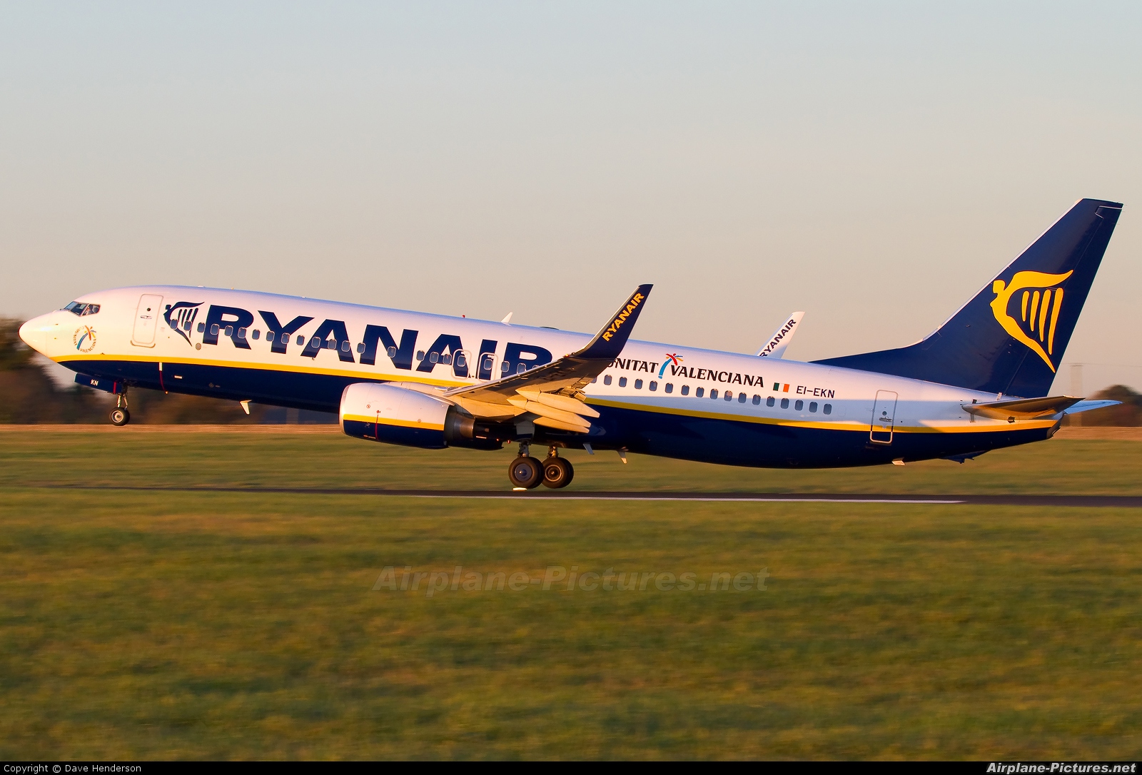 Ryanair EI-EKN aircraft at Dublin
