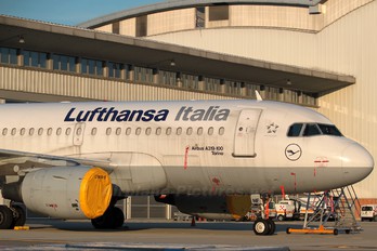 D-AKNF - Lufthansa Italia Airbus A319