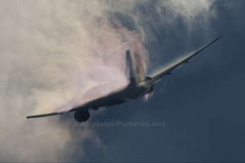 - - KLM Boeing 777-200ER