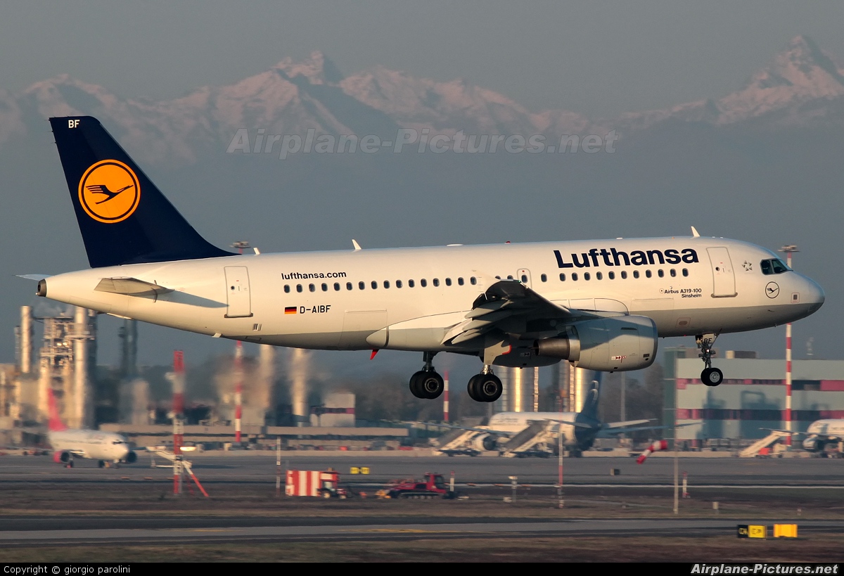 Lufthansa D-AIBF aircraft at Milan - Malpensa