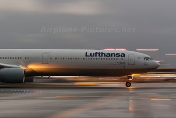 D-AIHM - Lufthansa Airbus A340-600
