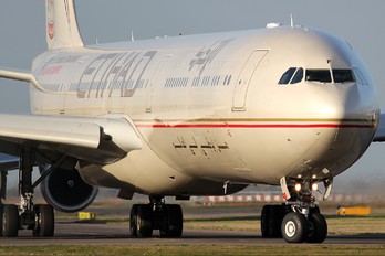 A6-EHF - Etihad Airways Airbus A340-600