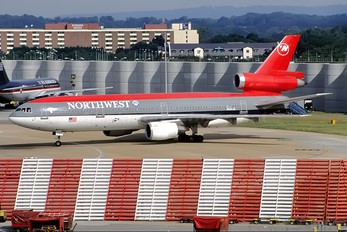 N144JC - Northwest Airlines McDonnell Douglas DC-10-40 