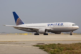N68159 - United Airlines Boeing 767-200ER