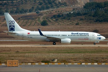 TC-SNH - SunExpress Boeing 737-800