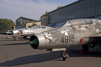 4916 - Czechoslovak - Air Force Mikoyan-Gurevich MiG-21US
