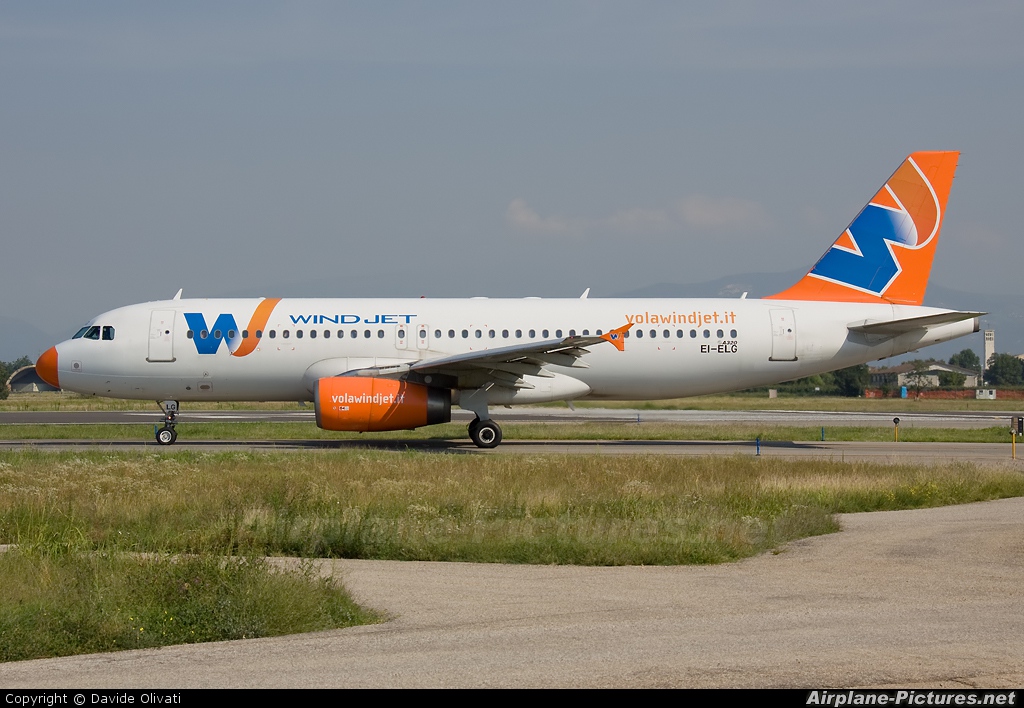 Windjet EI-ELG aircraft at Verona - Villafranca
