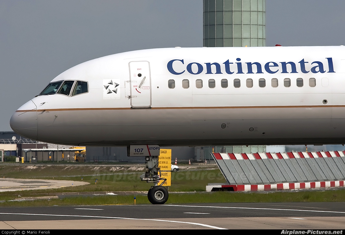 Continental Airlines N17128 aircraft at Paris - Charles de Gaulle
