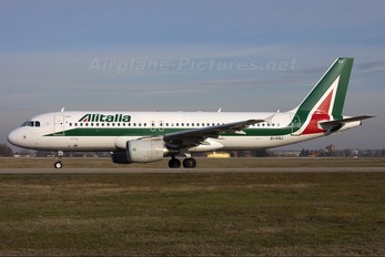 EI-DSJ - Alitalia Airbus A320