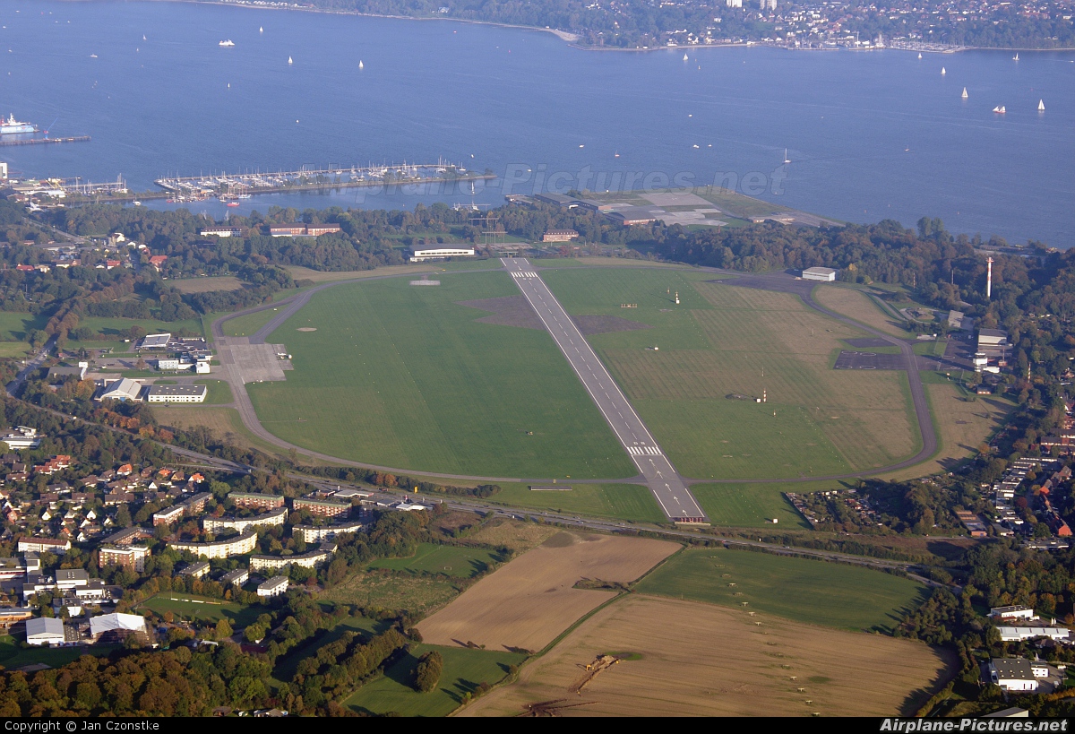 - Airport Overview - aircraft at Kiel - Holtenau