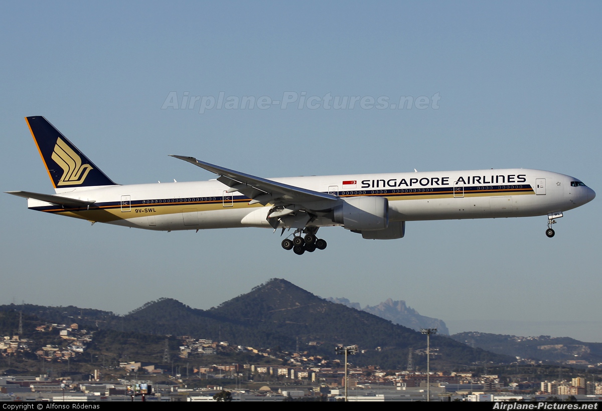 Singapore Airlines 9V-SWL aircraft at Barcelona - El Prat