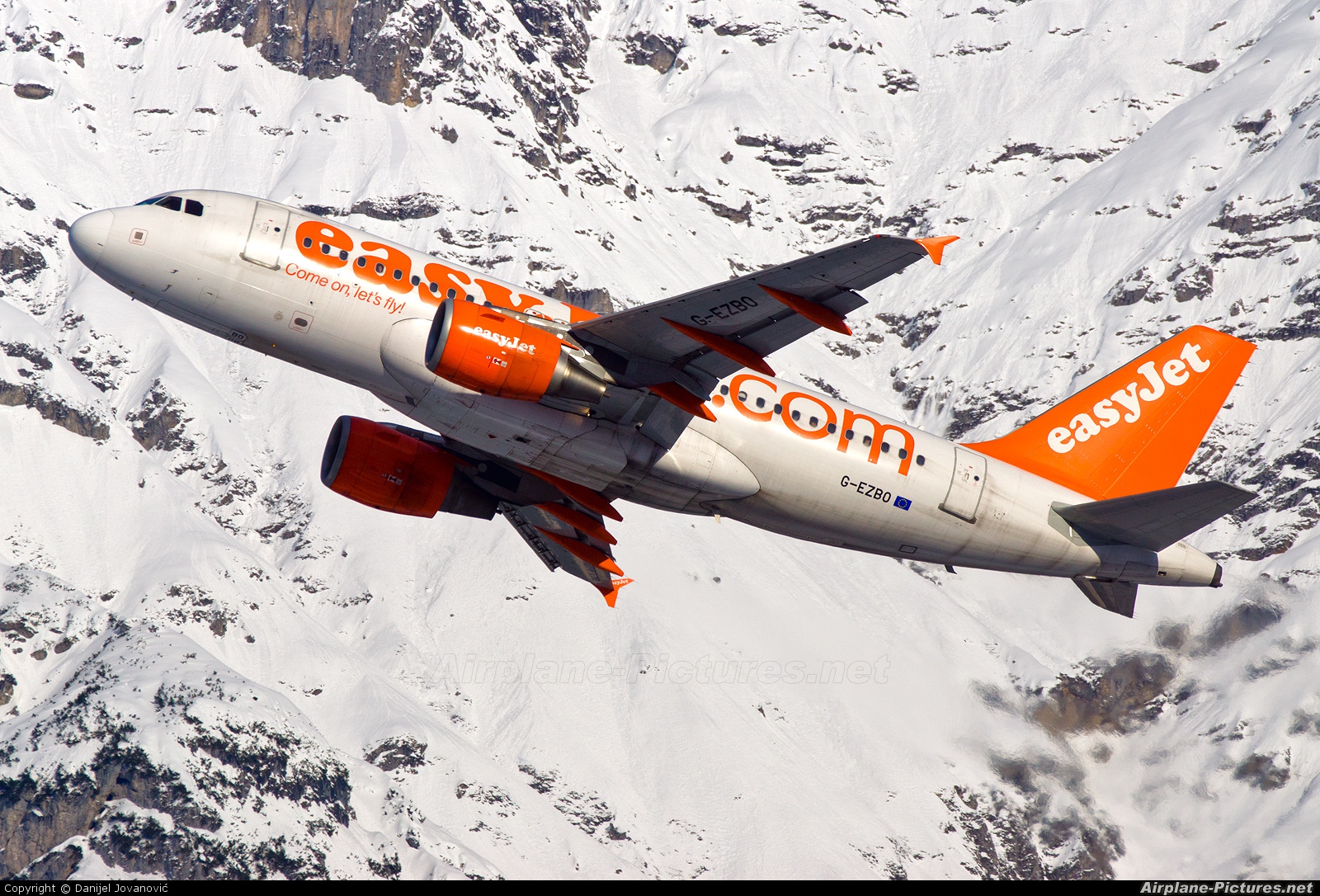 easyJet G-EZBO aircraft at Innsbruck