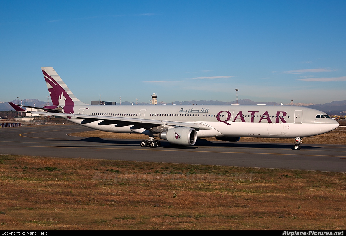 Qatar Airways A7-AEH aircraft at Milan - Malpensa