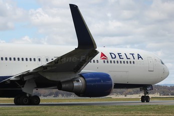 N1609 - Delta Air Lines Boeing 767-300ER
