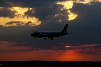 - - Lufthansa Airbus A320