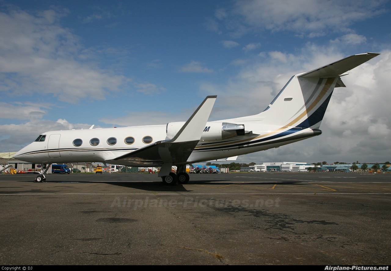 Private N868SM aircraft at Prestwick