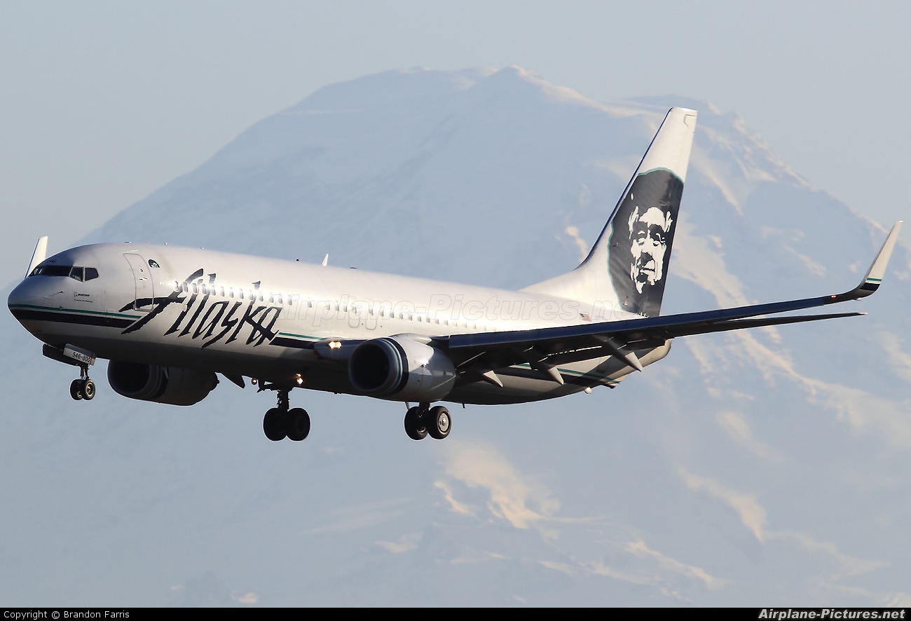 Alaska Airlines N546AS aircraft at Seattle-Tacoma Intl