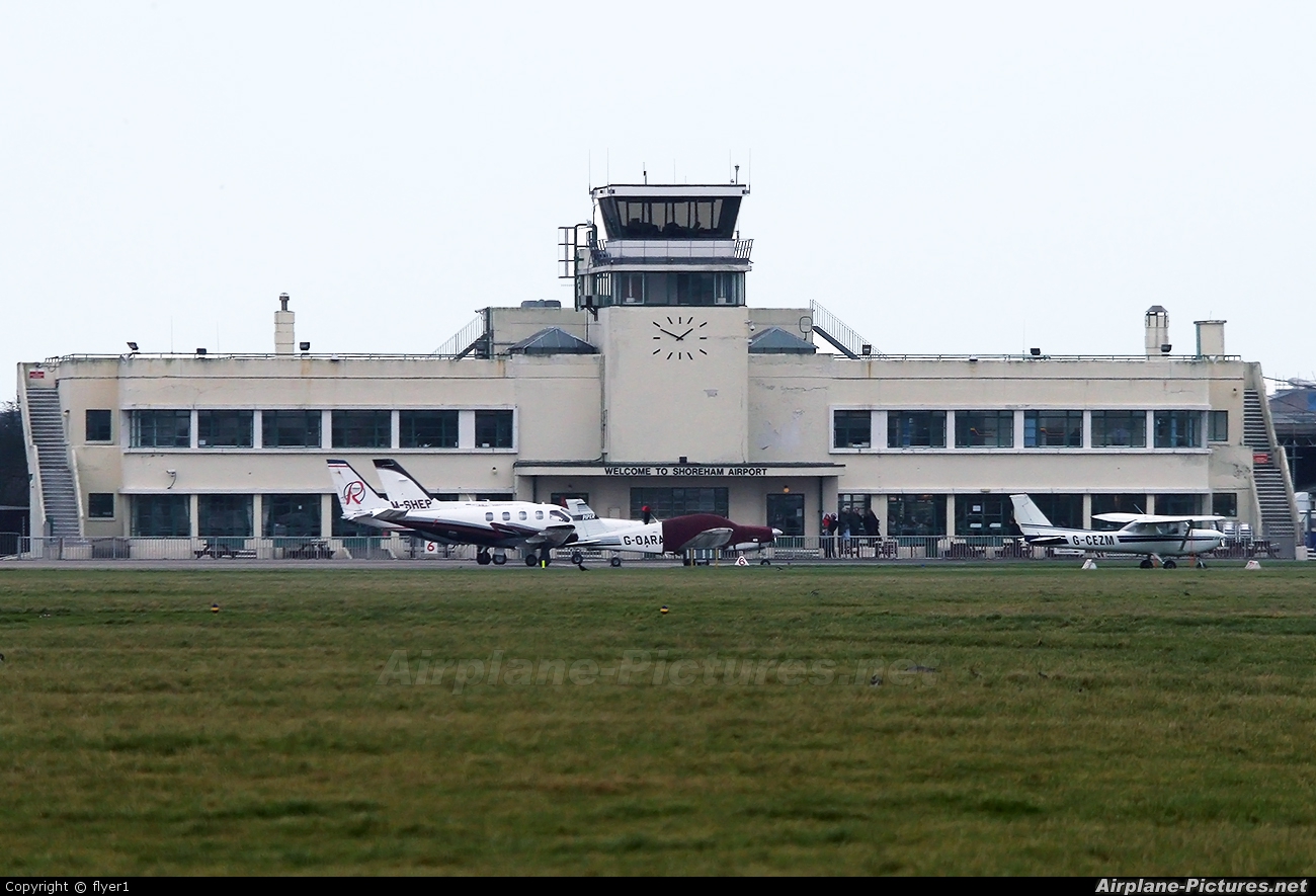 - Airport Overview - aircraft at Brighton - Shoreham