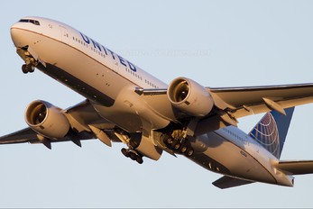 N226UA - United Airlines Boeing 777-200ER