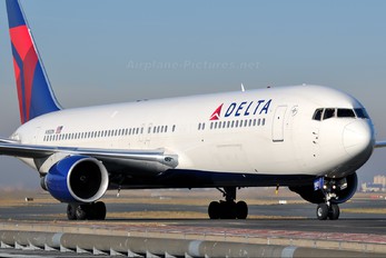 N180DN - Delta Air Lines Boeing 767-300ER