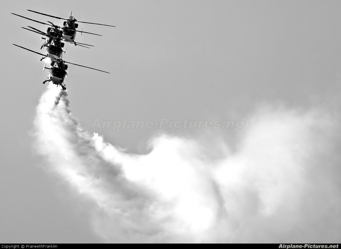 India - Air Force: Sarang Display Team - aircraft at Yelahanka AFB