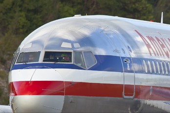 N946AN - American Airlines Boeing 737-800