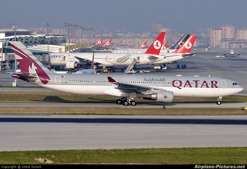 Qatar Airways A7-AEM aircraft at Istanbul - Ataturk