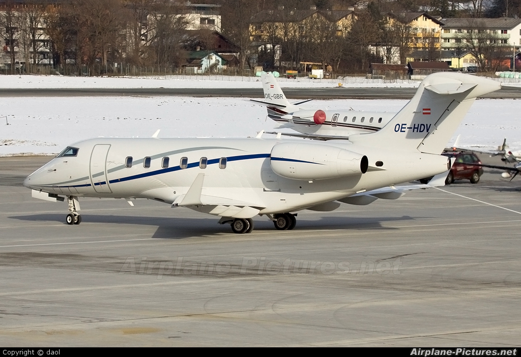 Amira Air OE-HDV aircraft at Innsbruck