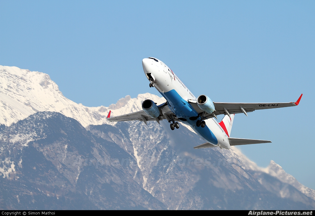 Austrian Airlines/Arrows/Tyrolean OE-LNJ aircraft at Innsbruck