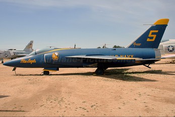 141824 - USA - Navy : Blue Angels Grumman F-11F Tiger 