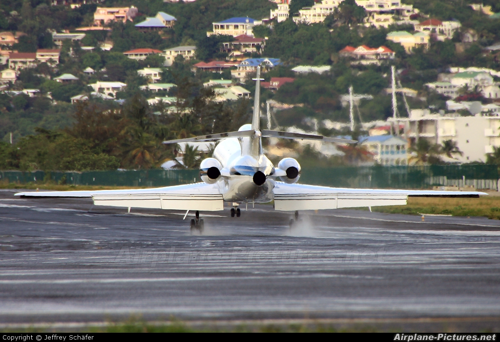 Private N198MR aircraft at Sint Maarten - Princess Juliana Intl