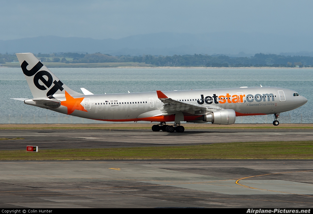Jetstar Airways VH-EBE aircraft at Auckland Intl
