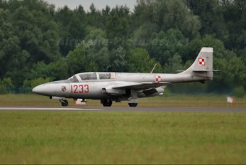 1233 - Poland - Air Force PZL TS-11 Iskra