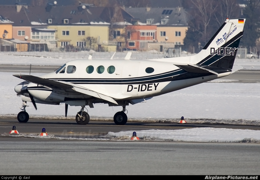 Private D-IDEY aircraft at Salzburg
