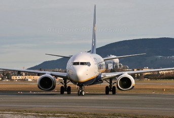 EI-EBM - Ryanair Boeing 737-800