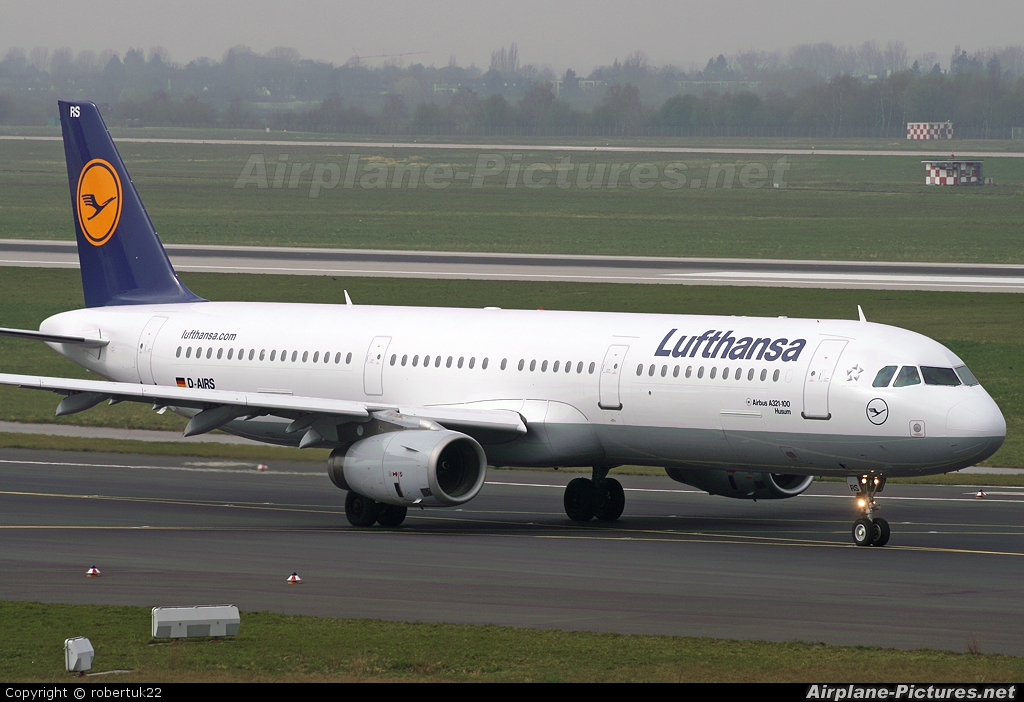Lufthansa D-AIRS aircraft at Düsseldorf