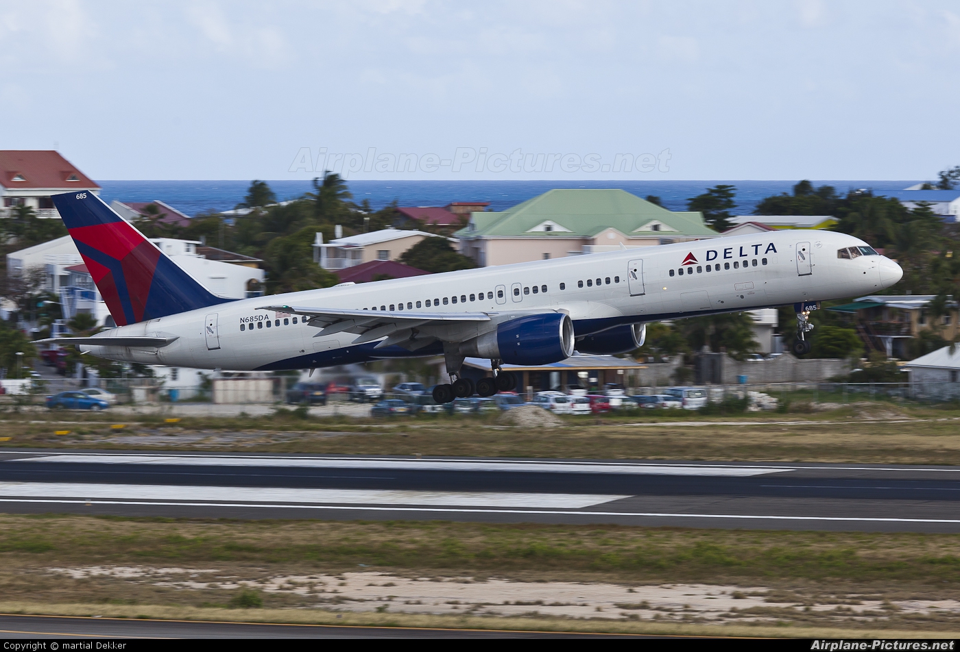Delta Air Lines N685DA aircraft at Sint Maarten - Princess Juliana Intl