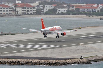 G-EZDR - easyJet Airbus A319