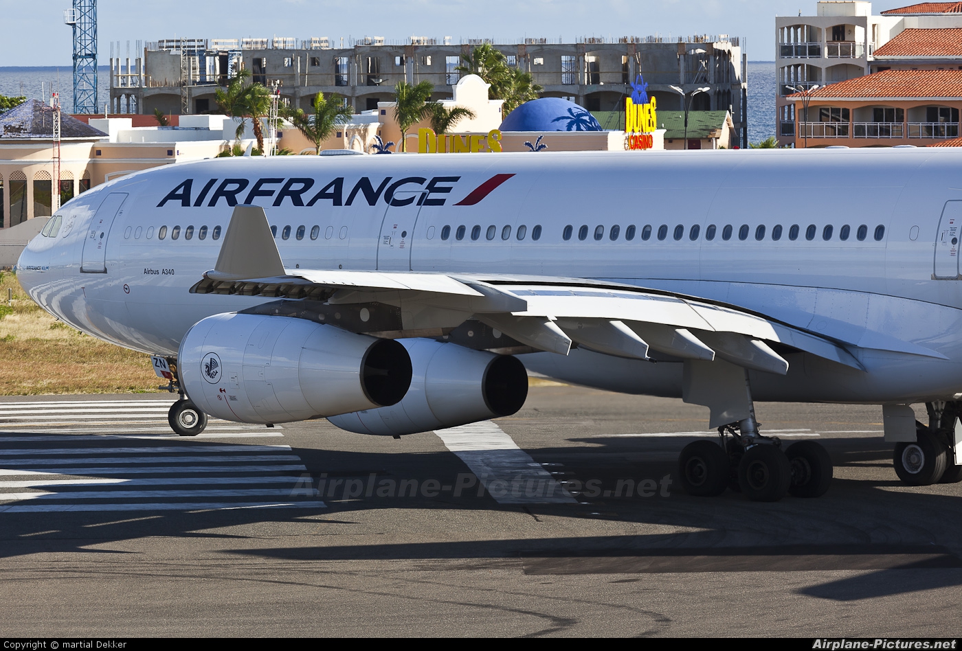 Air France F-GLZN aircraft at Sint Maarten - Princess Juliana Intl