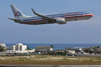 N947AN - American Airlines Boeing 737-800
