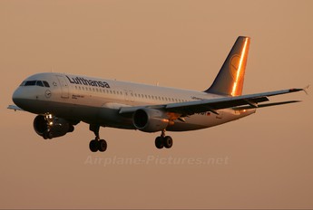 D-AIPT - Lufthansa Airbus A320