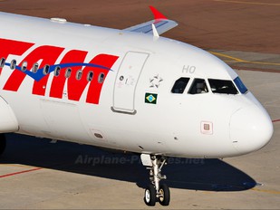 PR-MHO - TAM Airbus A320