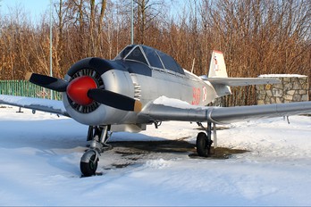 910 - Poland - Air Force PZL TS-8 Bies